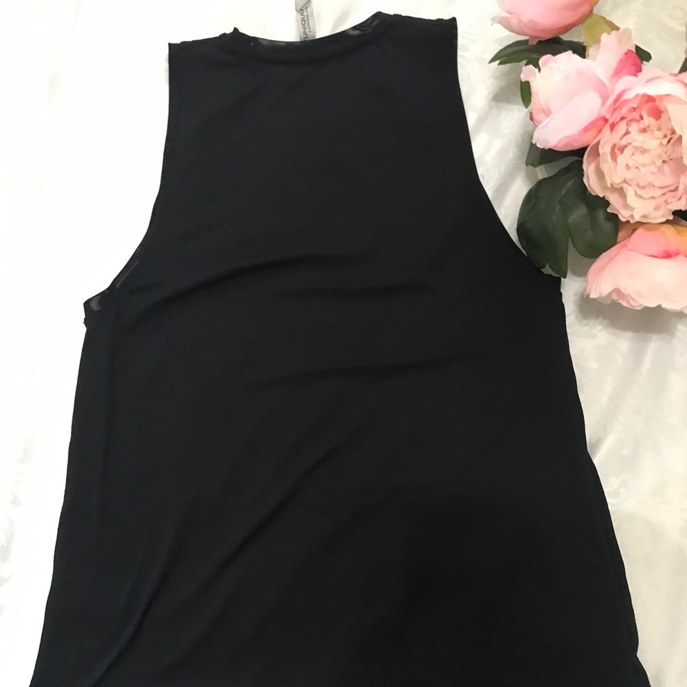 Uniquely Lorna Jane workout top - Picture 8 of 8